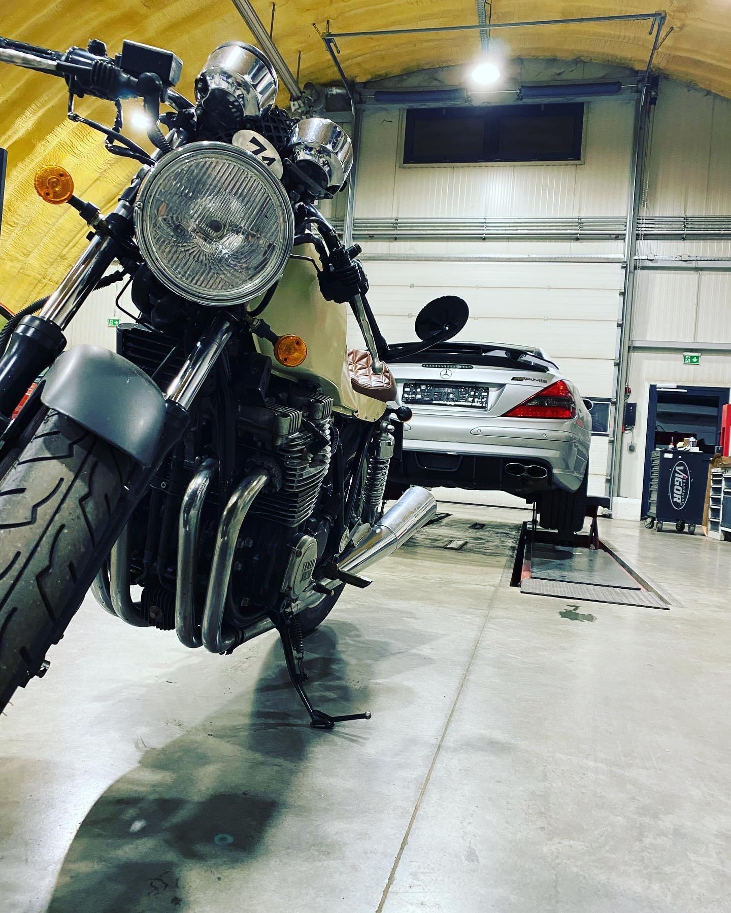 Benc Garage Cafe Racer
